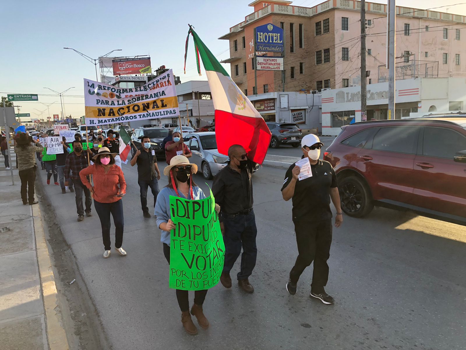 Marchan a favor de la Reforma Eléctrica en Matamoros