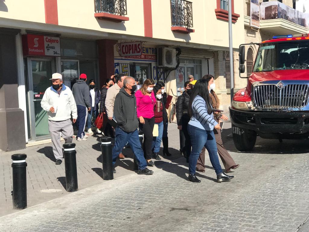 Evacuan a personal de Bienestar por fuga de gas; era drenaje