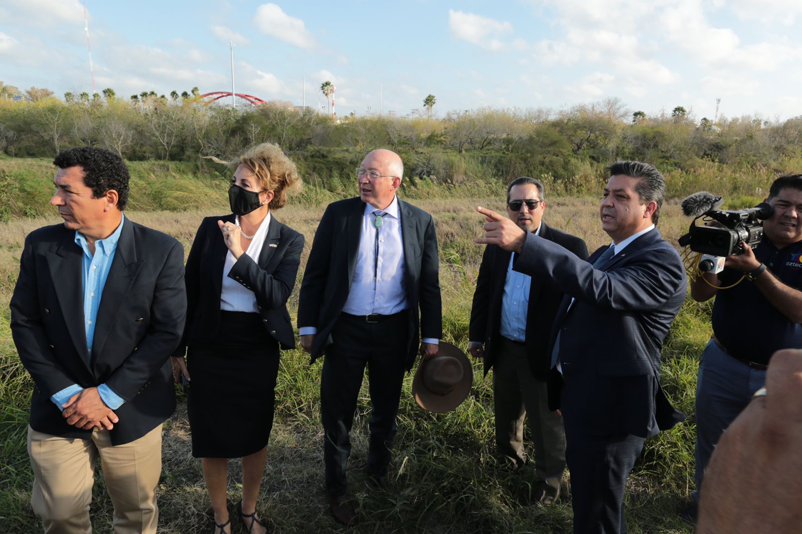 Gobernador de Tamaulipas acompaña al embajador Ken Salazar a recorrido donde se proyecta un parque binacional en Brownsville