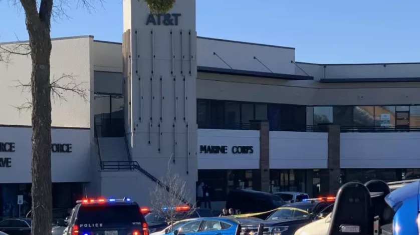 A plena luz de día, asesinan a tiros a un hombre en centro comercial