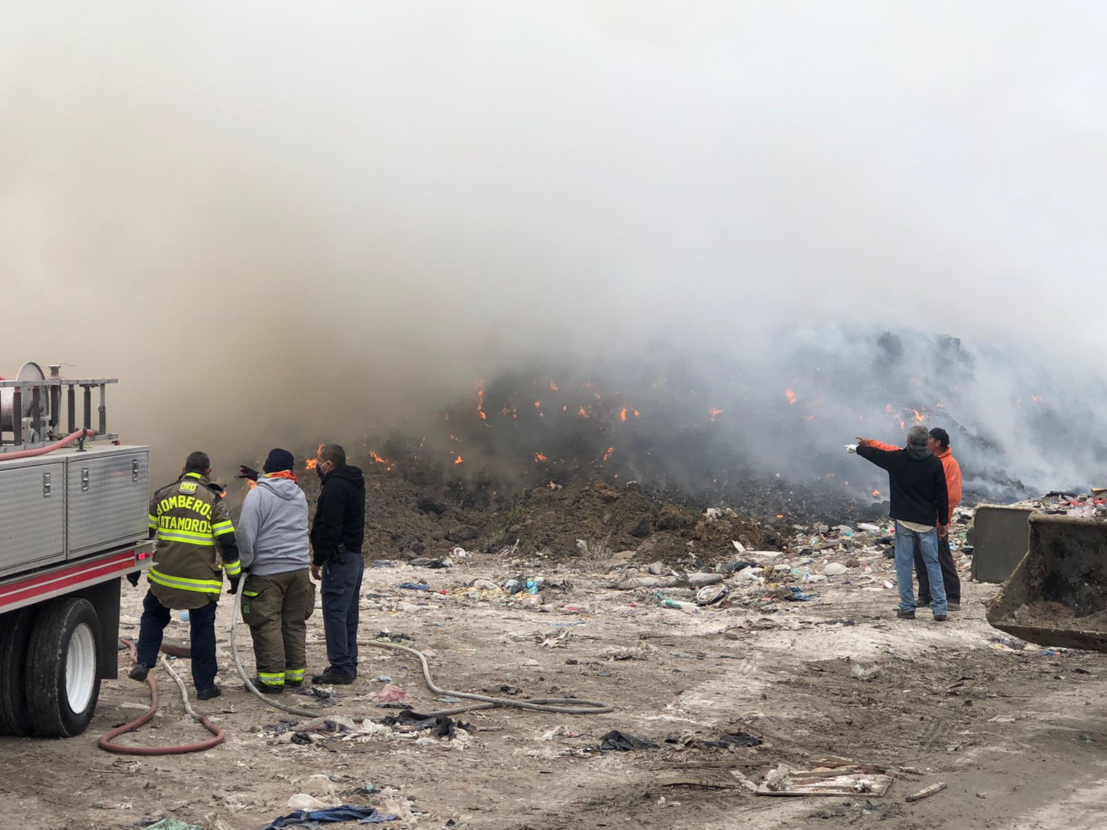 Sigue ’vivo’ incendio en Relleno Sanitario