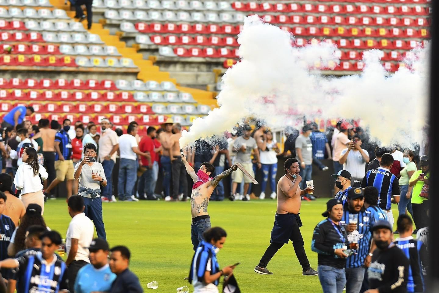 Suspenden juego Queretaro-Atlas por violencia