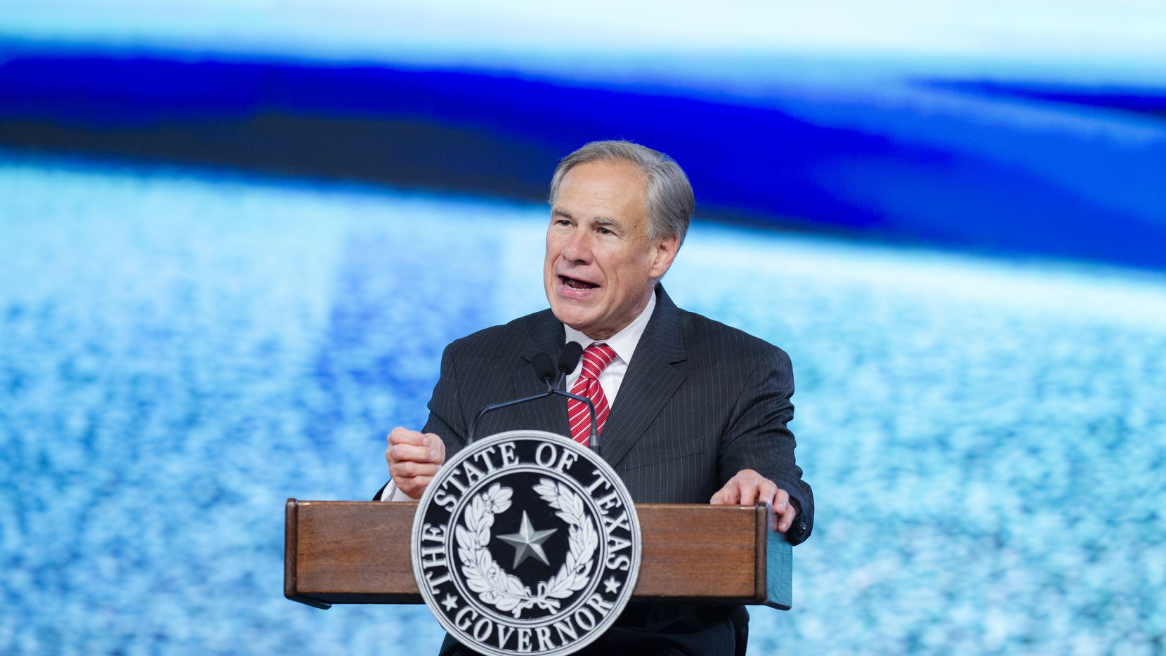 Gregg Abbott seguirá enviando migrantes a NY