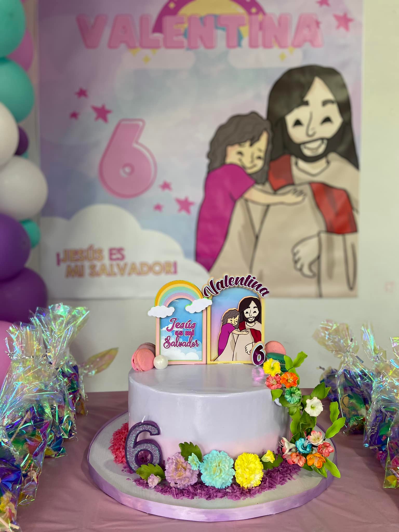 Niña celebra su «cumple» con temática de Jesús