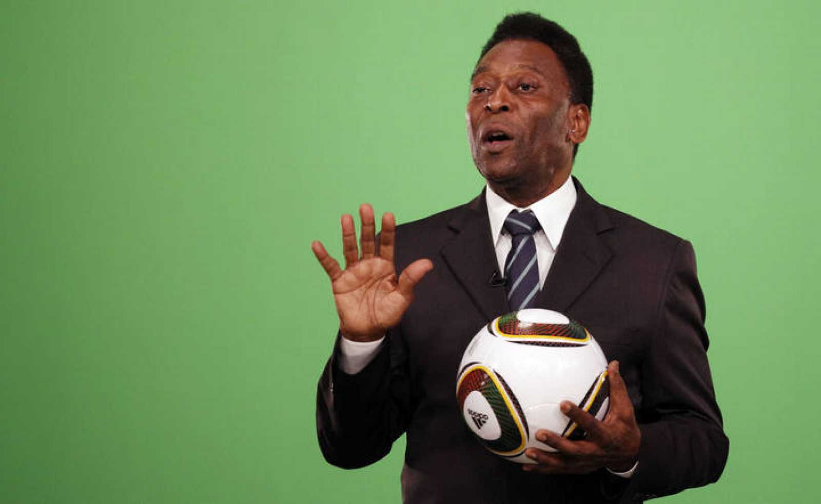 Hospitalizan a Pelé