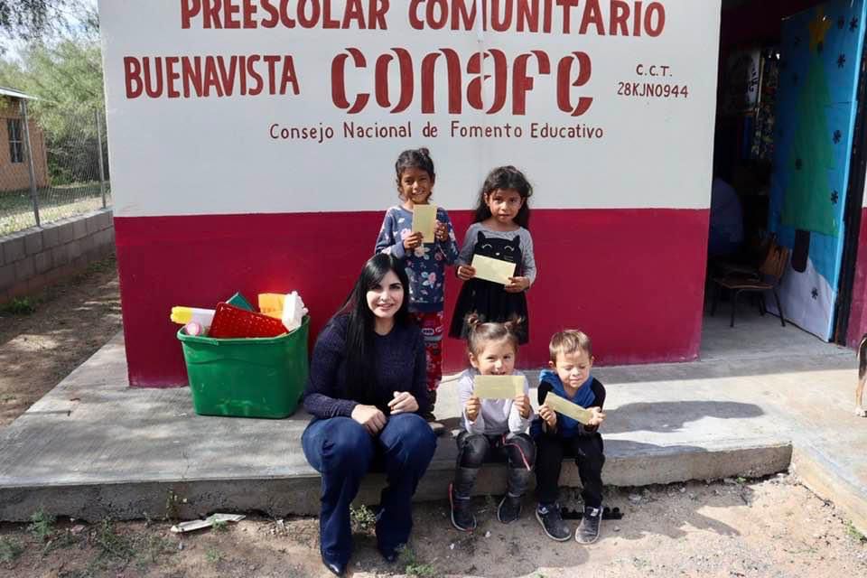 Entrega alcaldesa Nataly García Díaz becas “iniciando la esperanza”