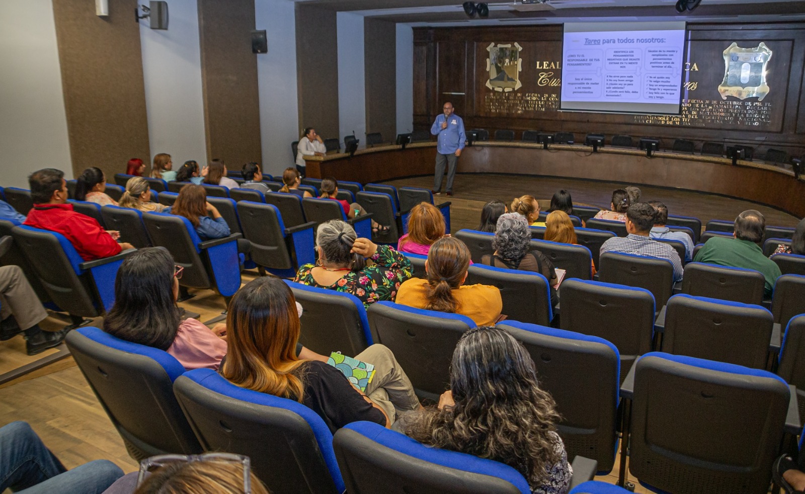 Participan empleados municipales en conferencia “Haciendo un alto en nuestro camino para analizarnos y servir mejor”