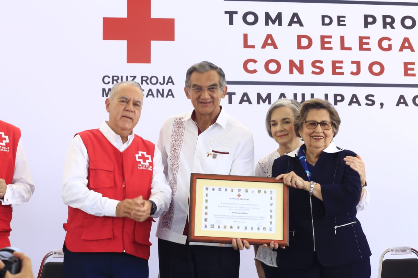 Que a la Cruz Roja «no le haga falta nada», compromiso de Américo