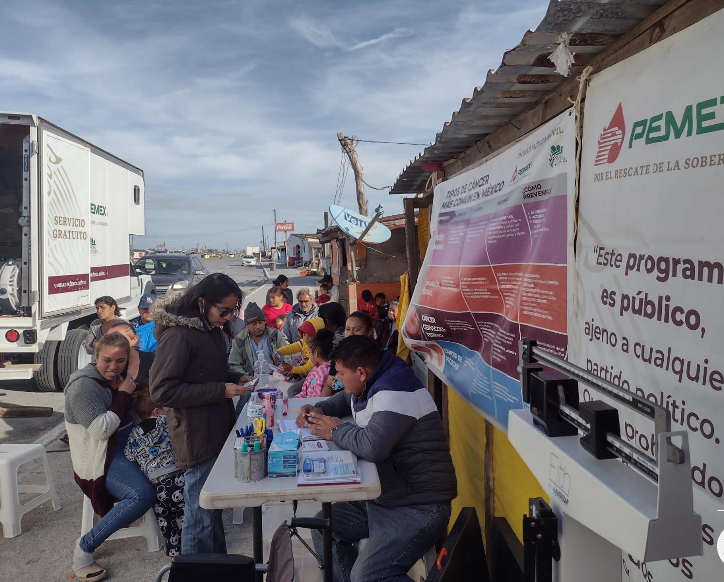 Beneficia Brigada Médica Móvil de Pemex a 350 habitantes de la Playa Bagdad: Secretaría de Salud Municipal