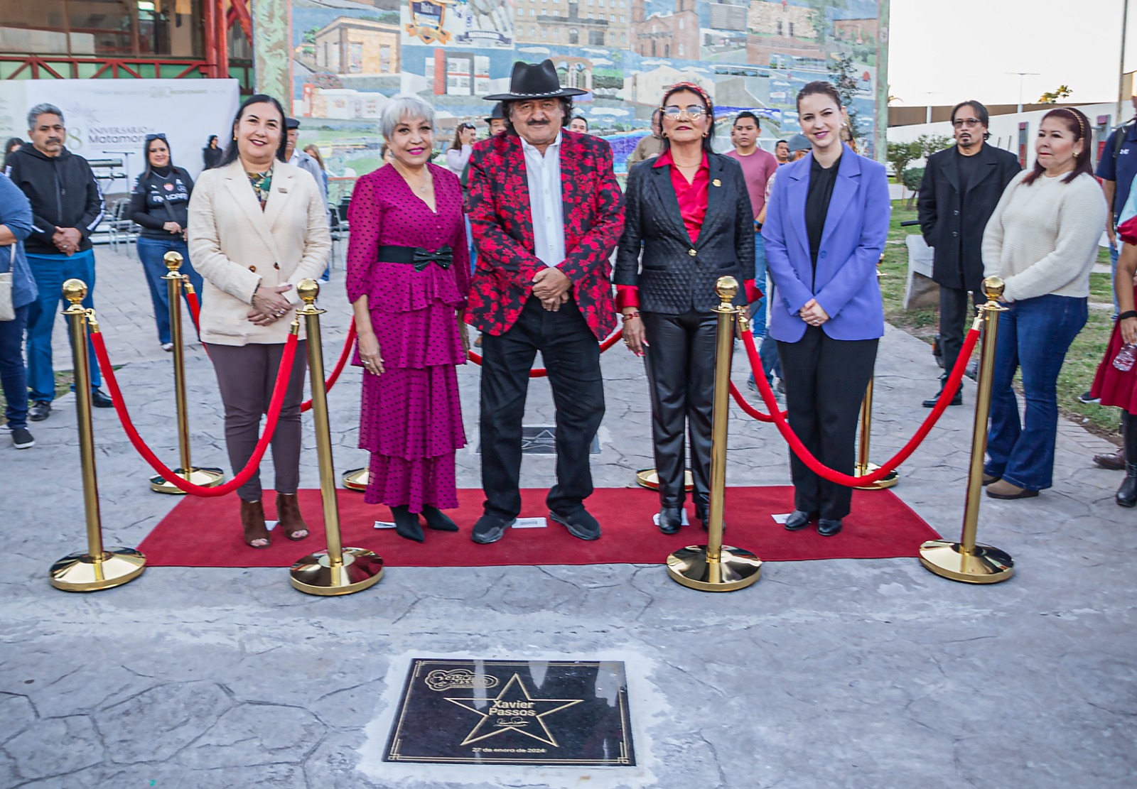 Devela Xavier Passos placa en Paseo de la Fama, en el marco del 198 Aniversario de Matamoros