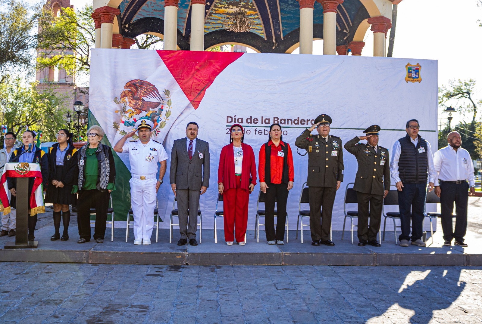 CONMEMORAN AUTORIDADES DIA DE LA BANDERA