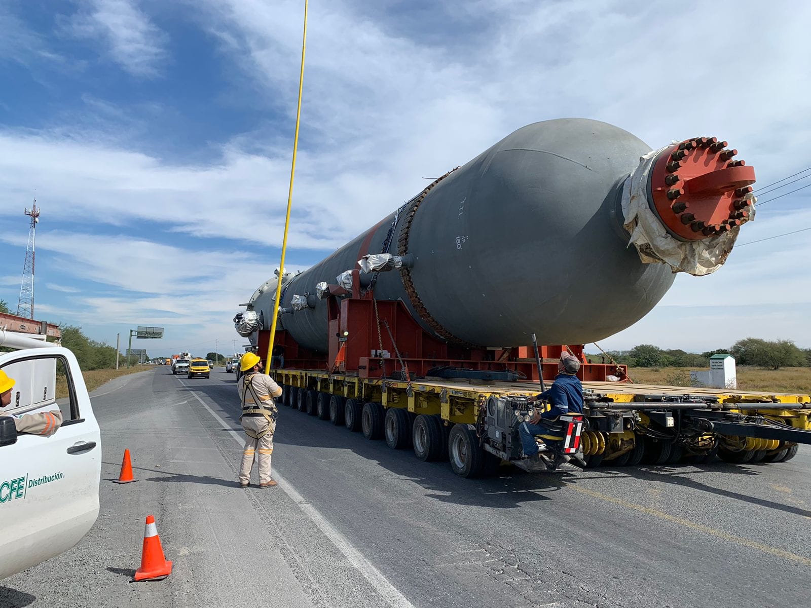 Cierre de vialidad en Carretera Rumbo Nuevo por paso de calderas