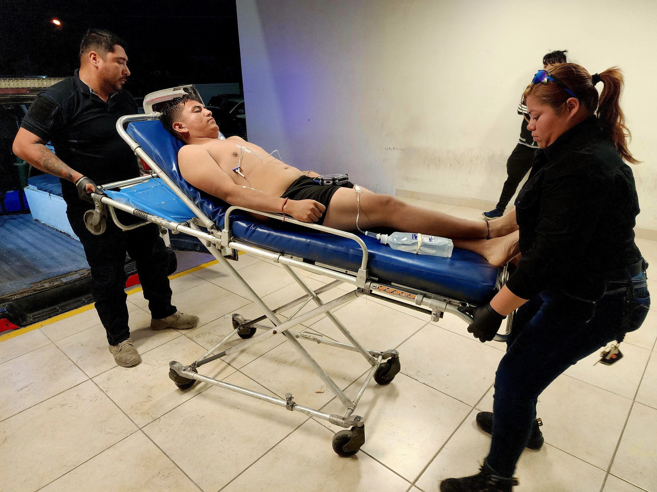 Pescadores héroes: rescatan a un turista de morir ahogado en las escolleras del Mezquital