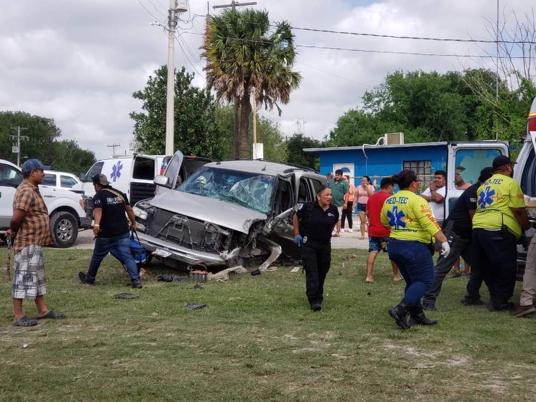 Muere chofer afectado de fuerte choque en la carretera la playa