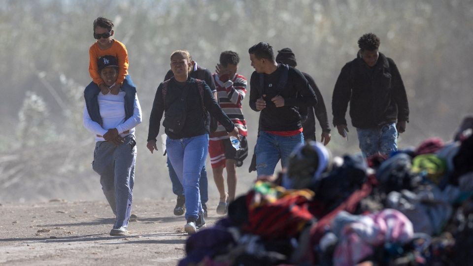 Biden cierra temporalmente frontera con México a solicitantes de asilo