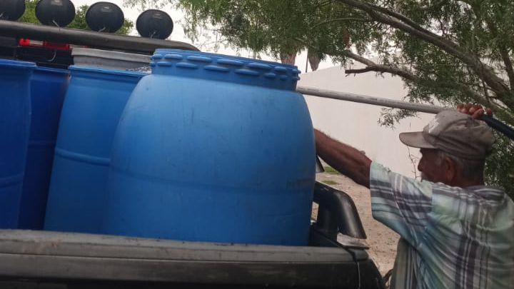 Habitantes de Las Ventanas sin agua