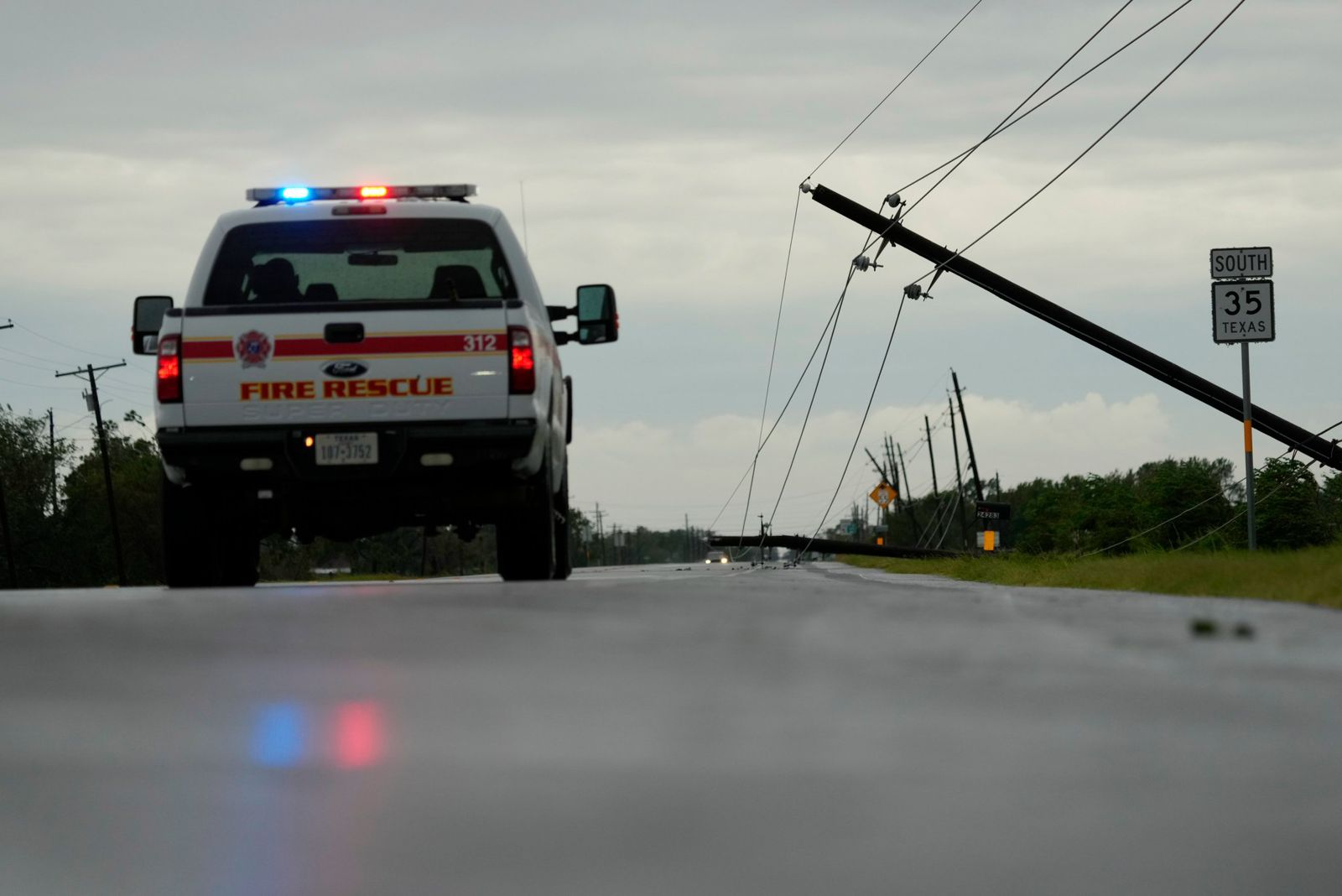 Reportan muerte de dos persona en Texas por Beryl