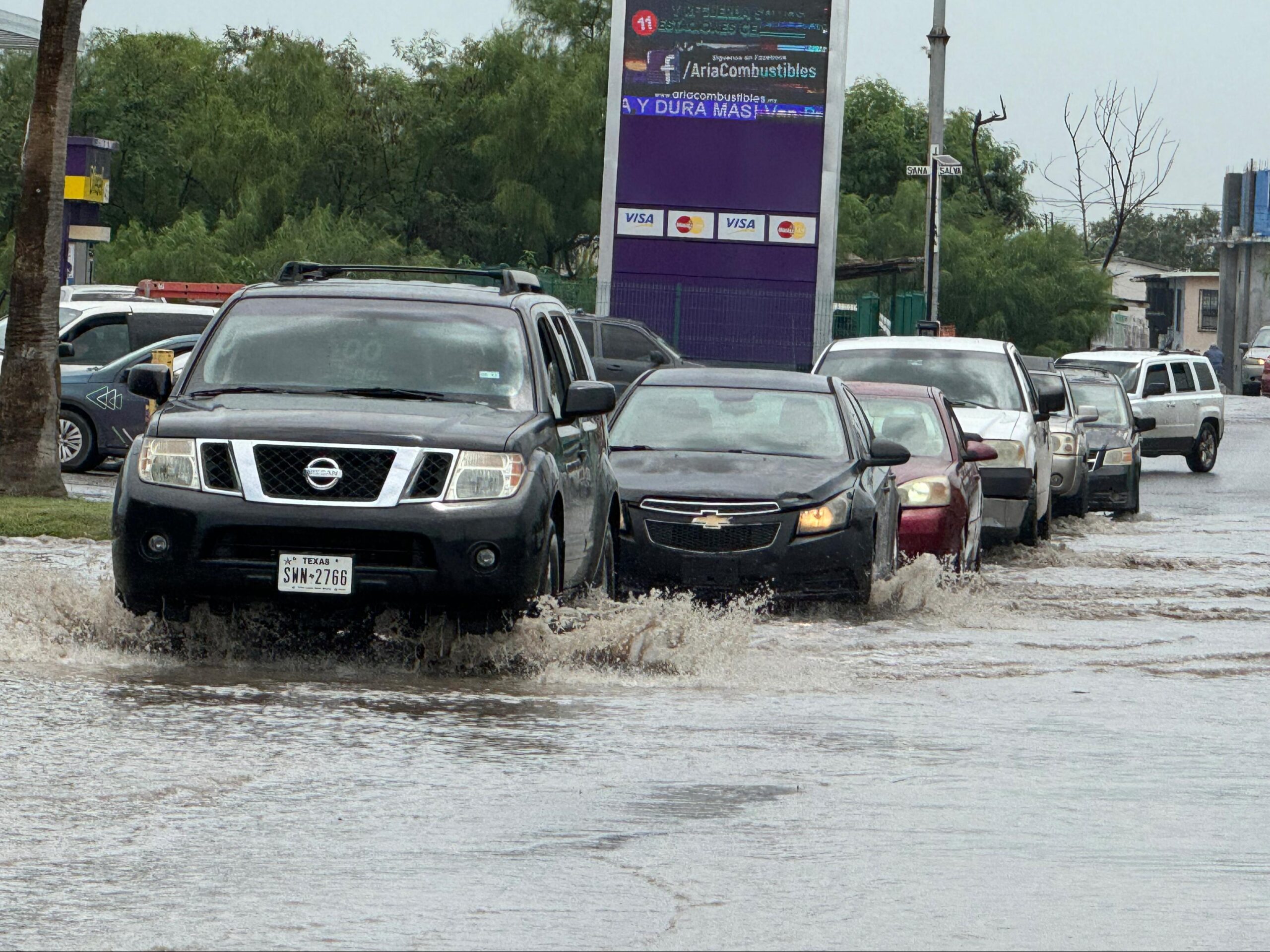 Calles y avenidas bajo lluvias en Matamoros