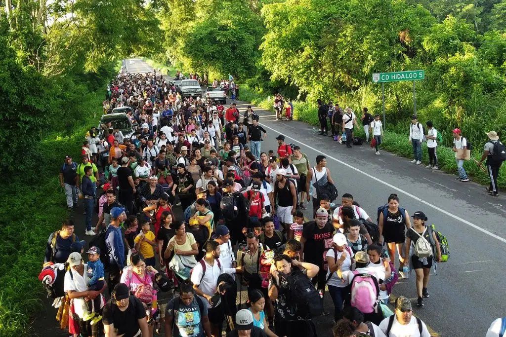 ¡Comienza caravana! Cientos de migrantes salen desde la frontera sur de Chiapas