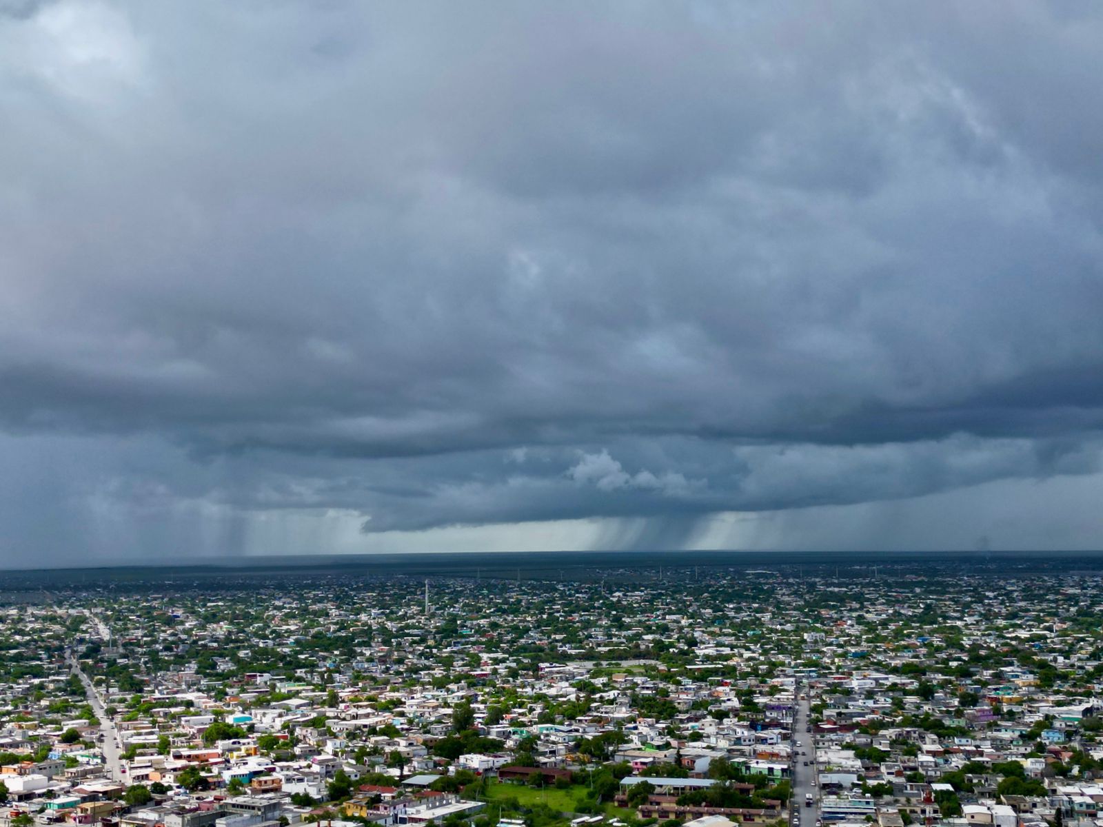 Matamoros en semáforo rojo del agua