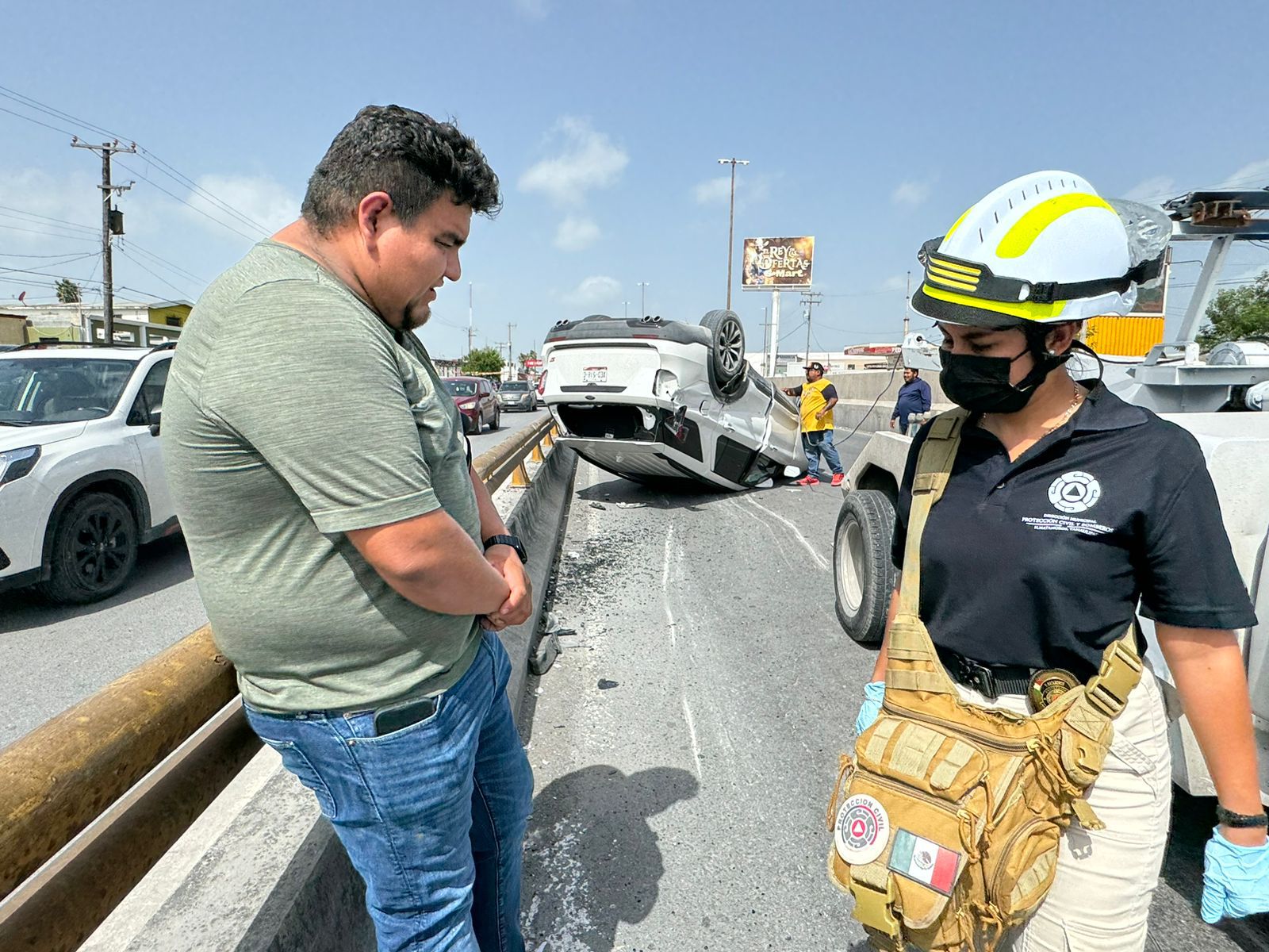 Chofer vive de milagro tras choque con volcadura