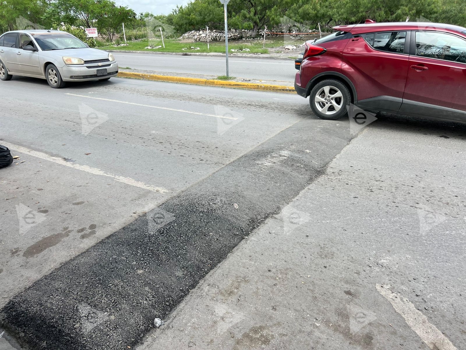 Colocan topes tras quitar maceteros en el Victoria