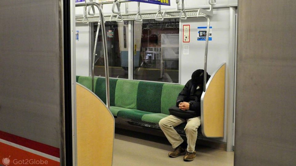 Muere hombre a bordo de vagón de Metro; descubren el cadáver 12 horas después