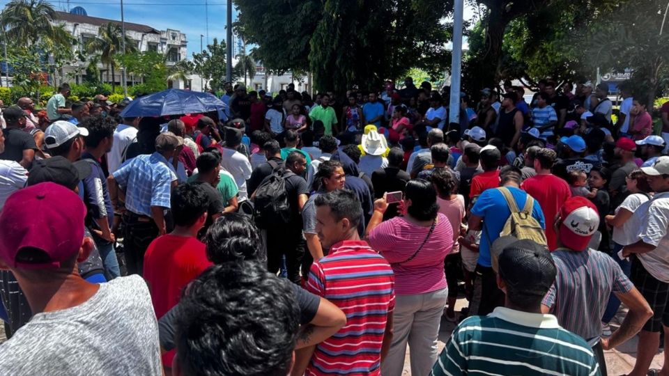 Caravana de migrantes pide ayuda para llegar a la frontera sur de México