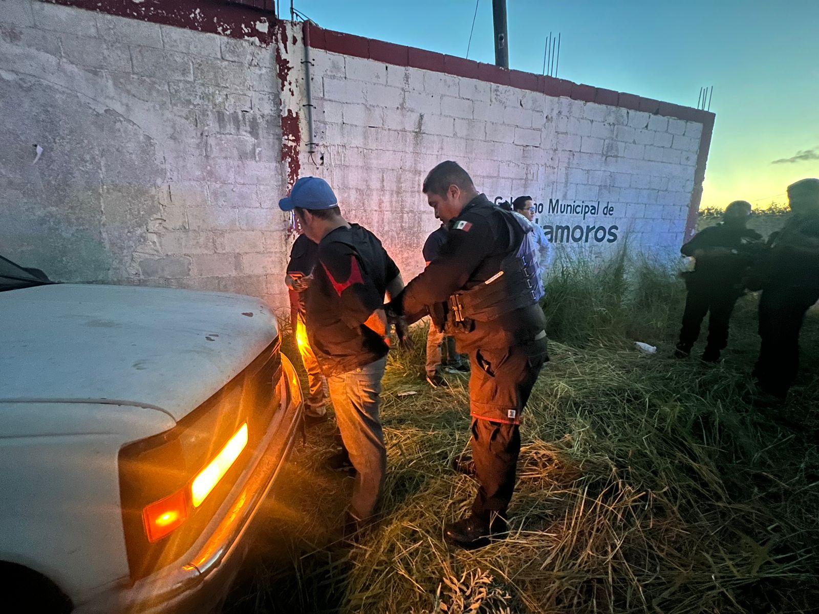 Atrapan a ladrón robando cable de Telmex