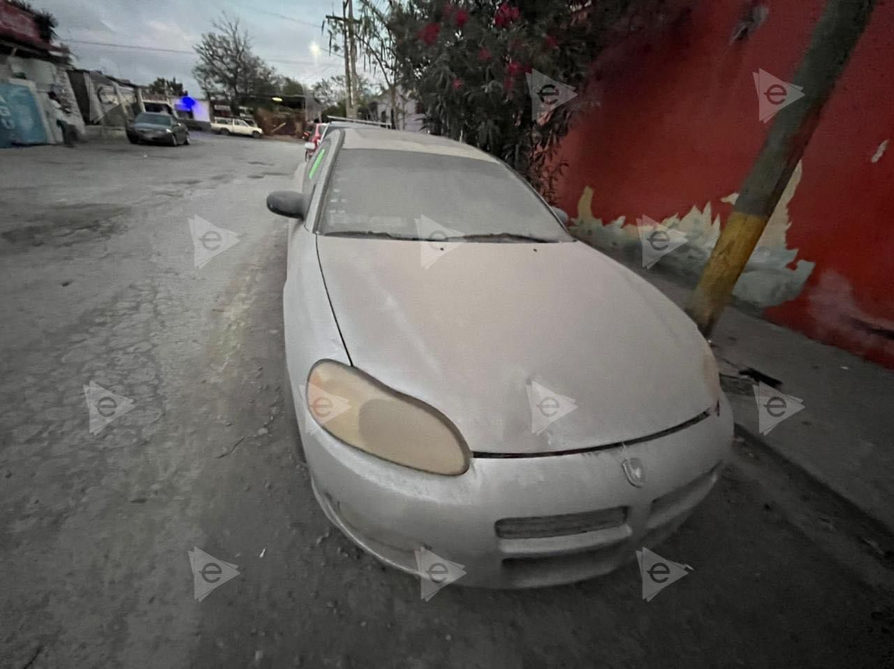 Denuncian abandono de autos