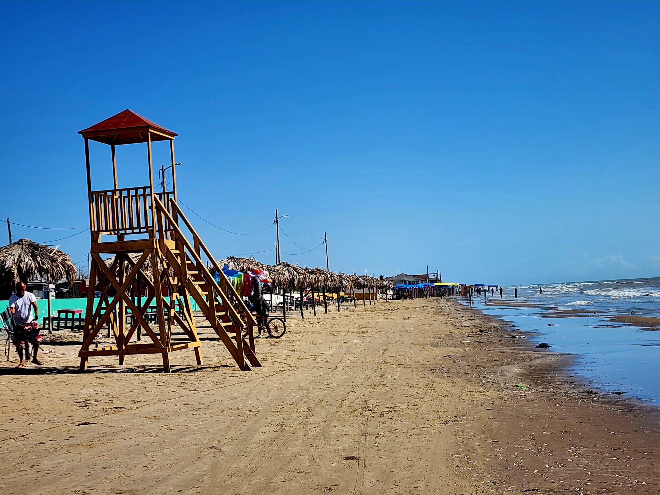 Mantarraya pica a tres menores en Playa Bagdad