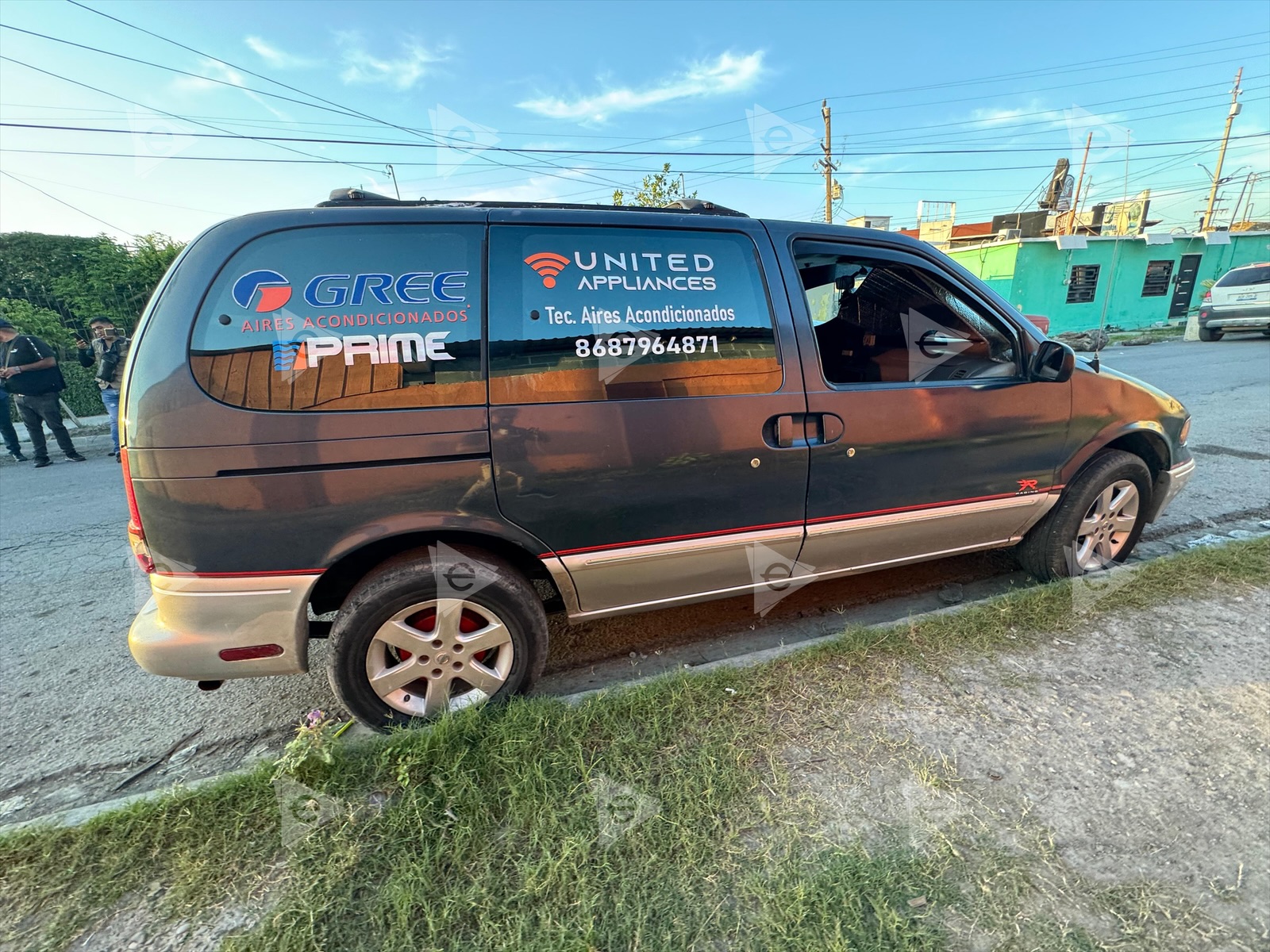 Localizan minivan que fue robada