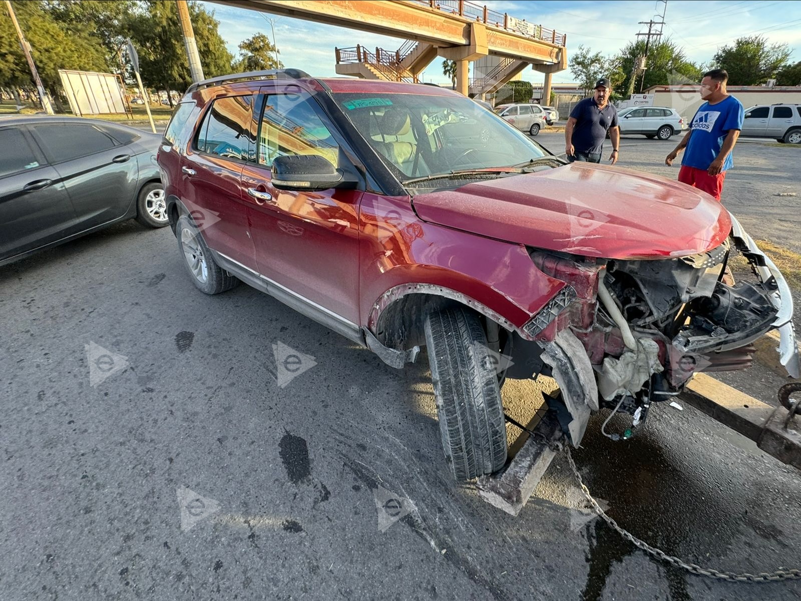 Torton impacta a camioneta