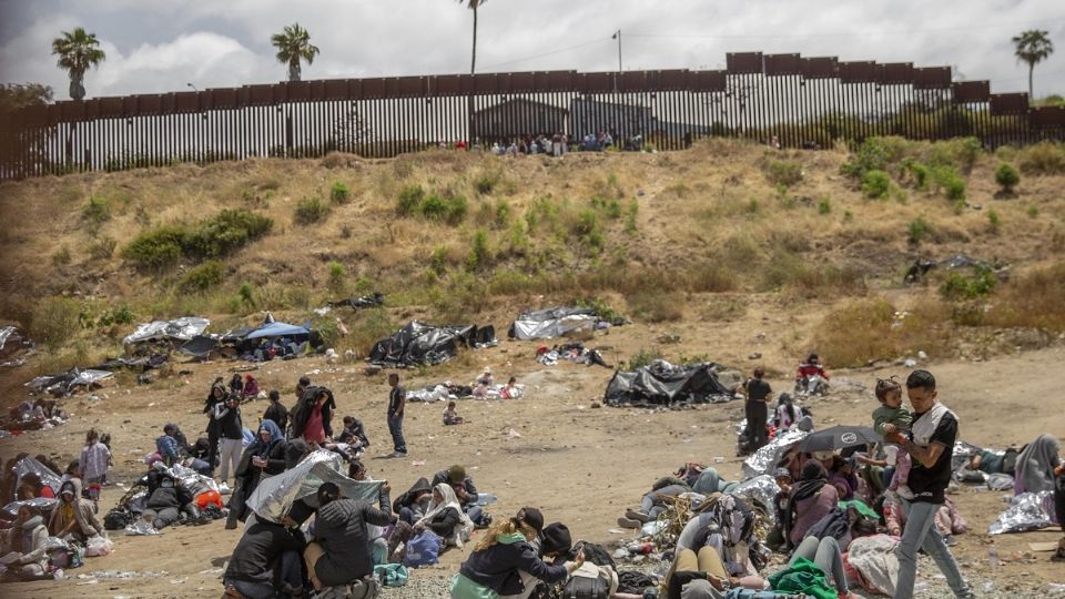 AMLO alista homenaje a migrantes