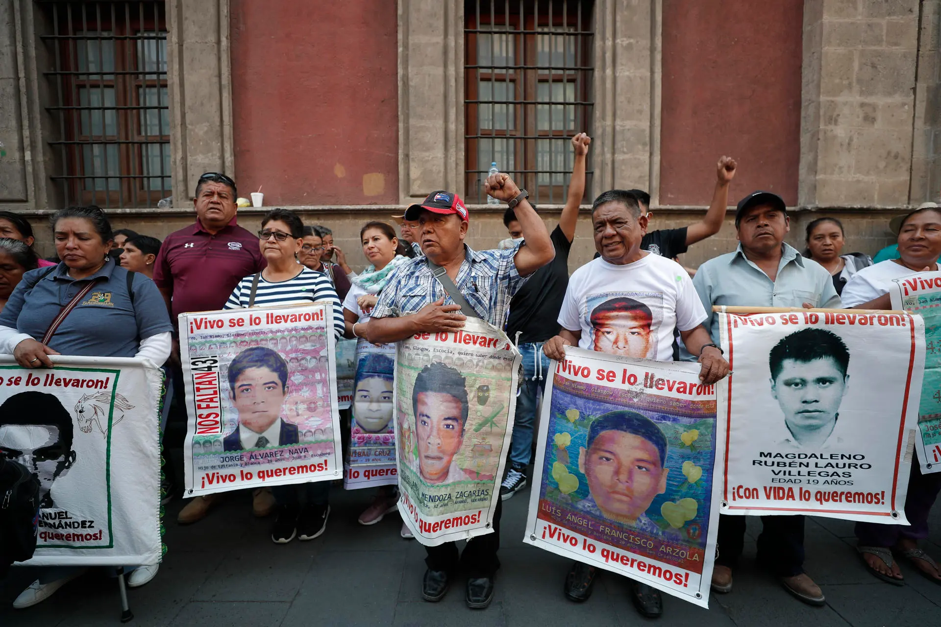 AMLO pide que expresidente Peña Nieto declare sobre Caso Ayotzinapa “si hay elementos”