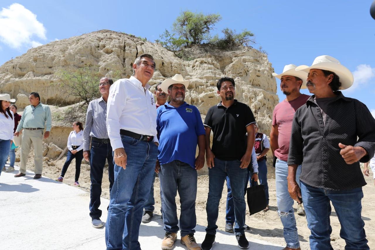 Entrega Américo viviendas a damnificados por la tormenta Alberto y supervisa obras en Tula