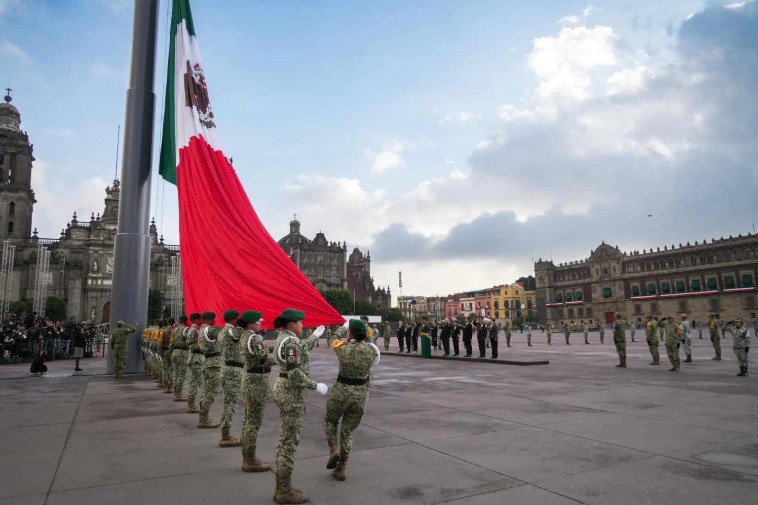 AMLO y Sheinbaum rinden homenaje a víctimas de sismos de 1985 y 2017