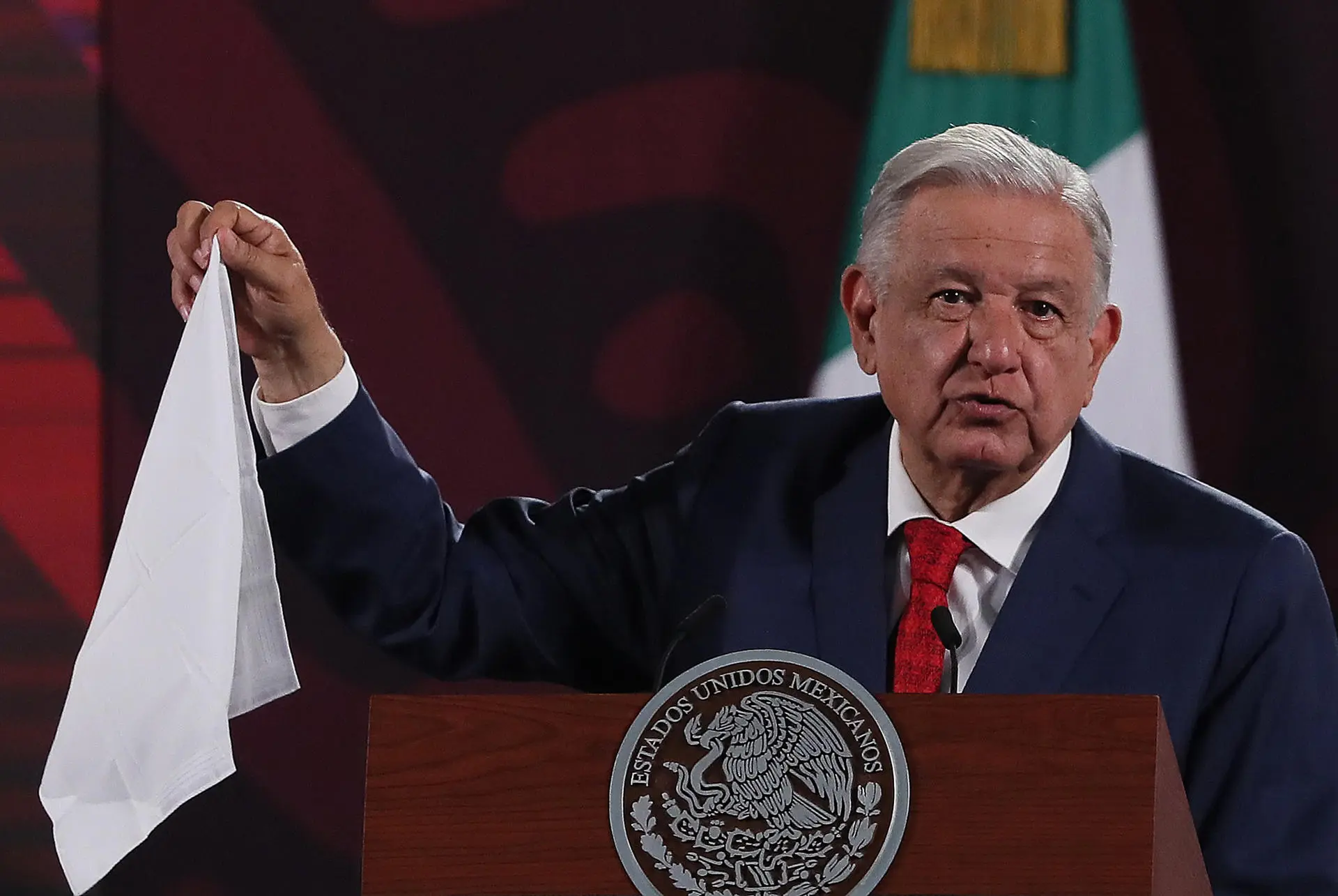 Jueza federal ordena a López Obrador y al DOF eliminar publicación de la reforma judicial