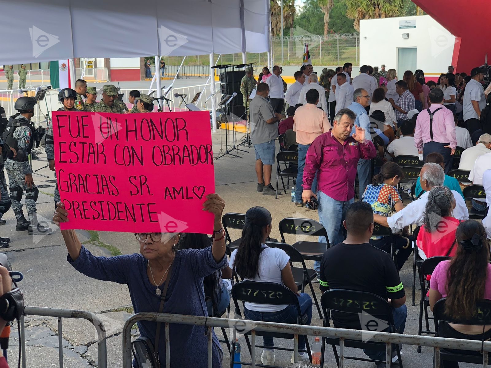 Esperan a AMLO en plaza de Puente Nuevo