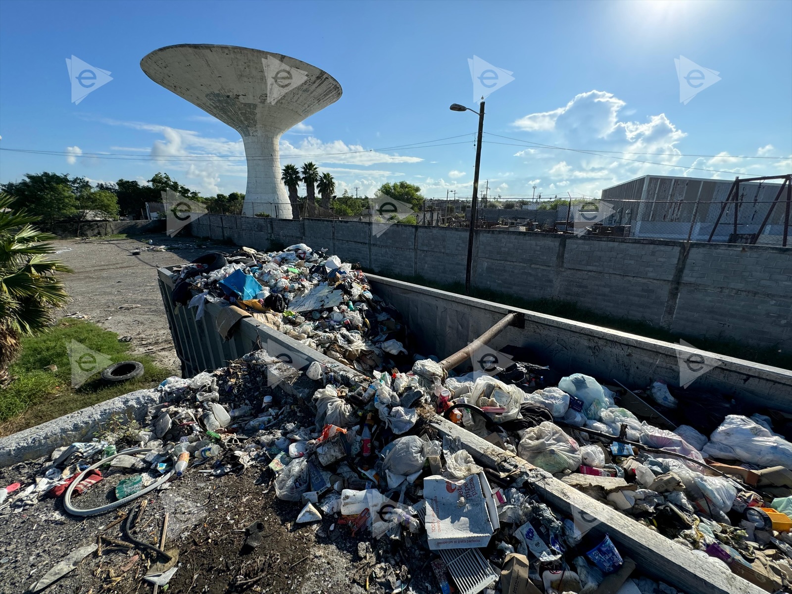 Basura acumulada en centro de transferencia de la copa