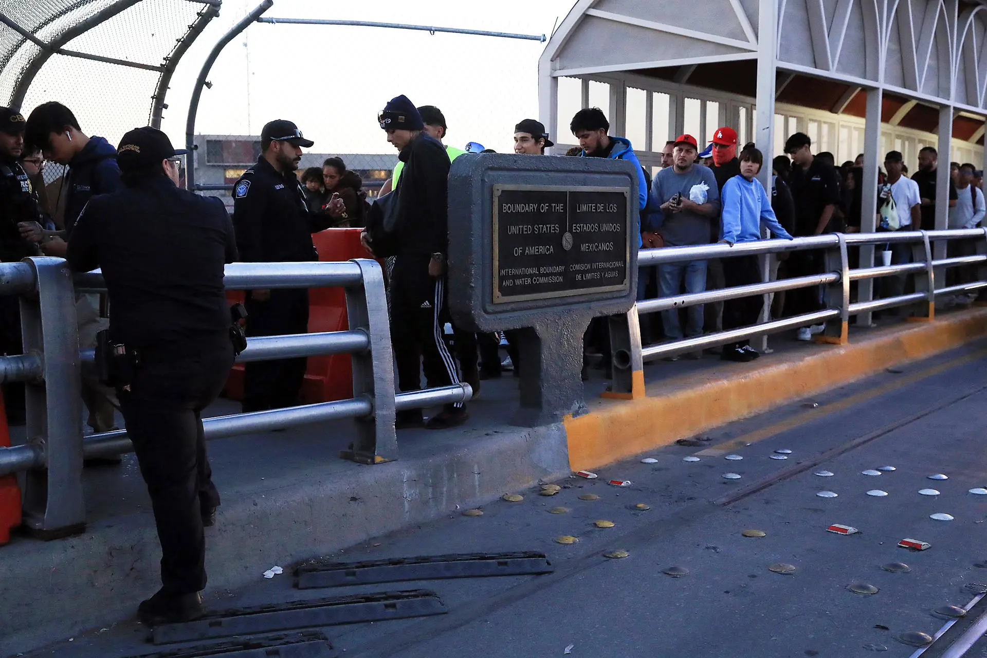 Migrantes perciben un paso más ordenado en la frontera México-EE.UU, por medidas de CBP