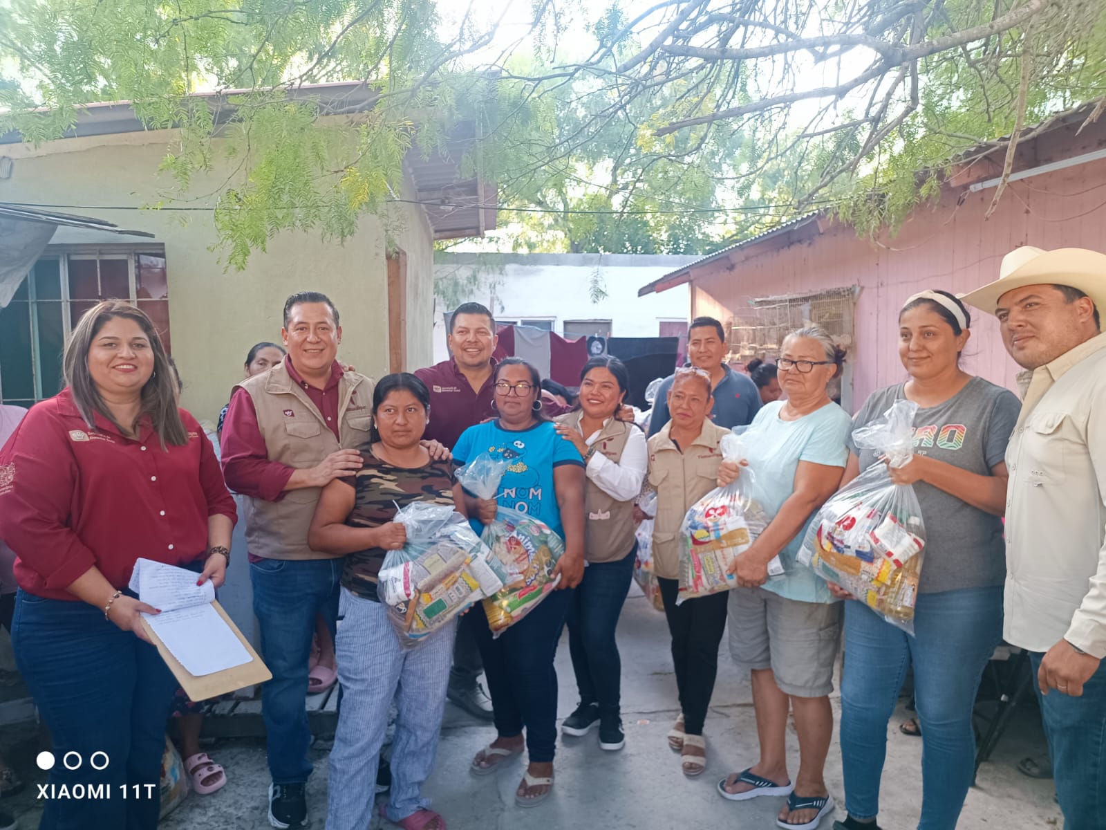 Apoyan a familias con alimento