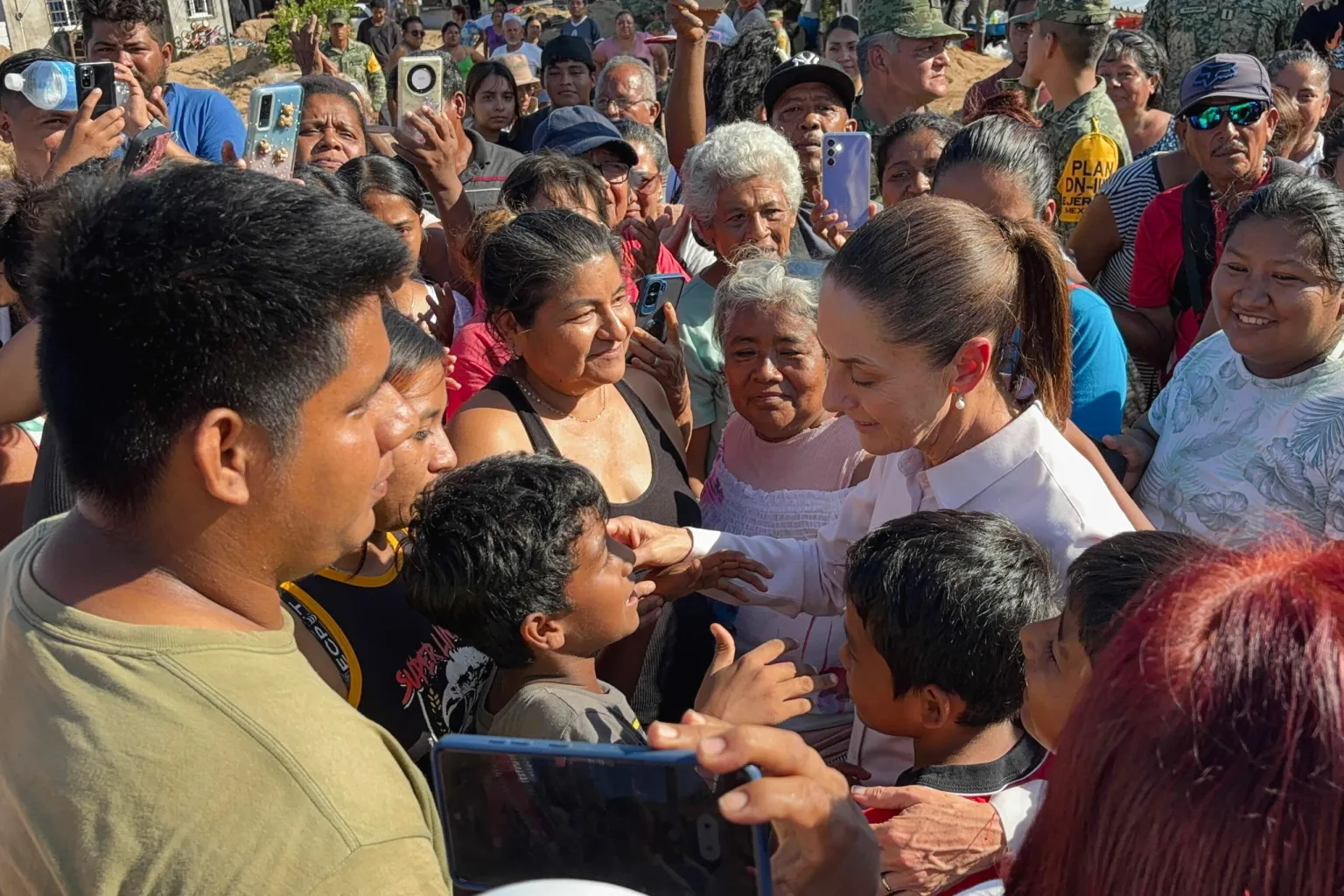 Supervisa Claudia Sheinbaum atención a damnificados por ‘John’ en Acapulco