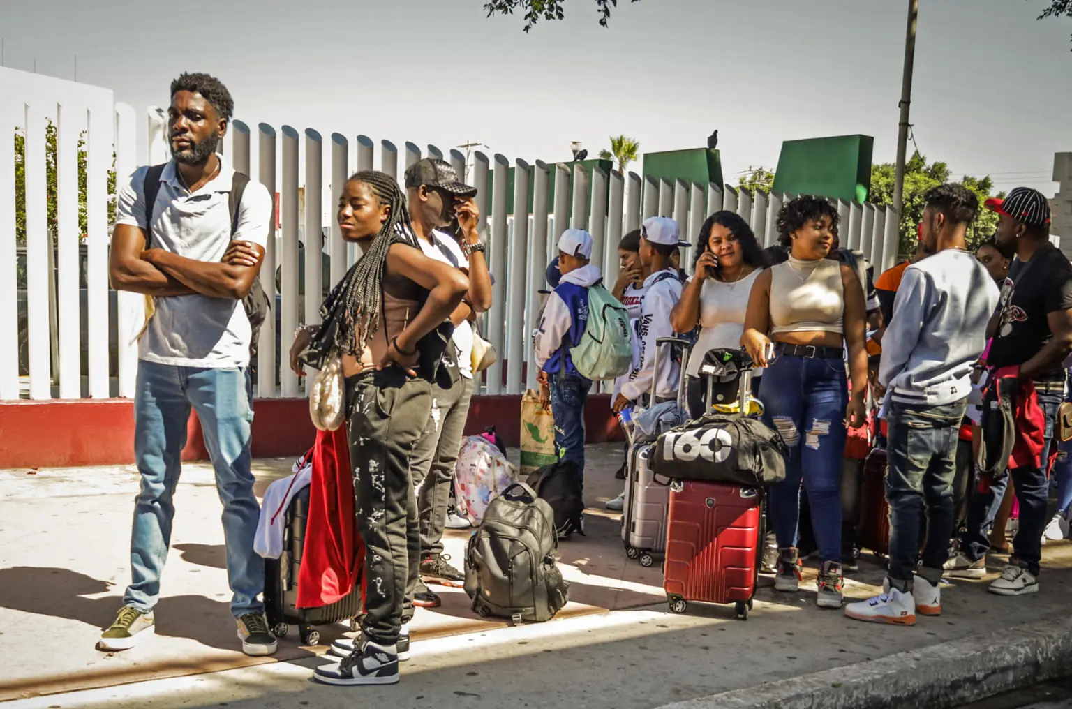 Activistas exigen un cambio migratorio a Sheinbaum ante su primera visita a la frontera