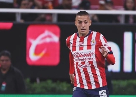 Piojo Alvarado acepta haber lanzado petardo a sala de prensa de Chivas