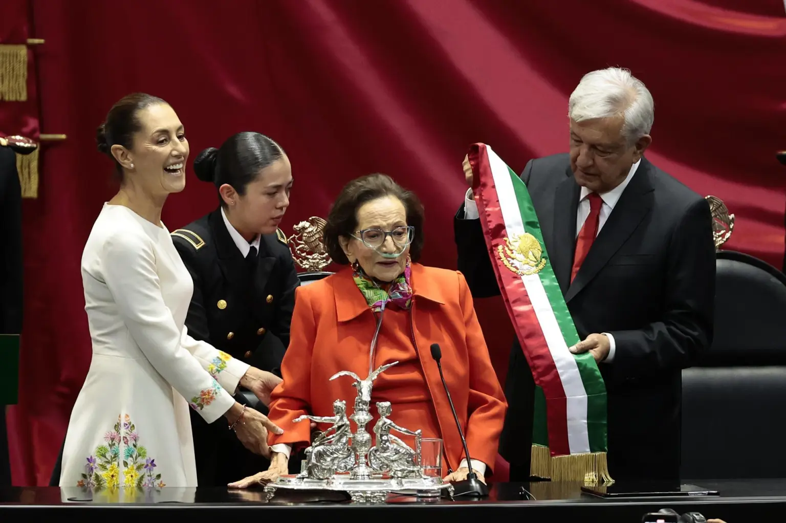 “Se fue en paz”: nieto afirma que la “mejor medicina” de Ifigenia Martínez fue entregar banda presidencial a Sheinbaum