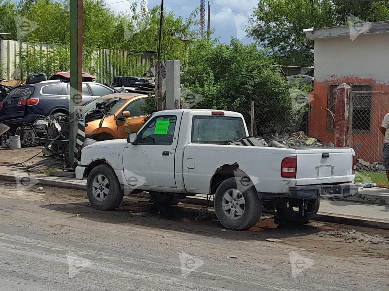 Se llevan autos de yonques