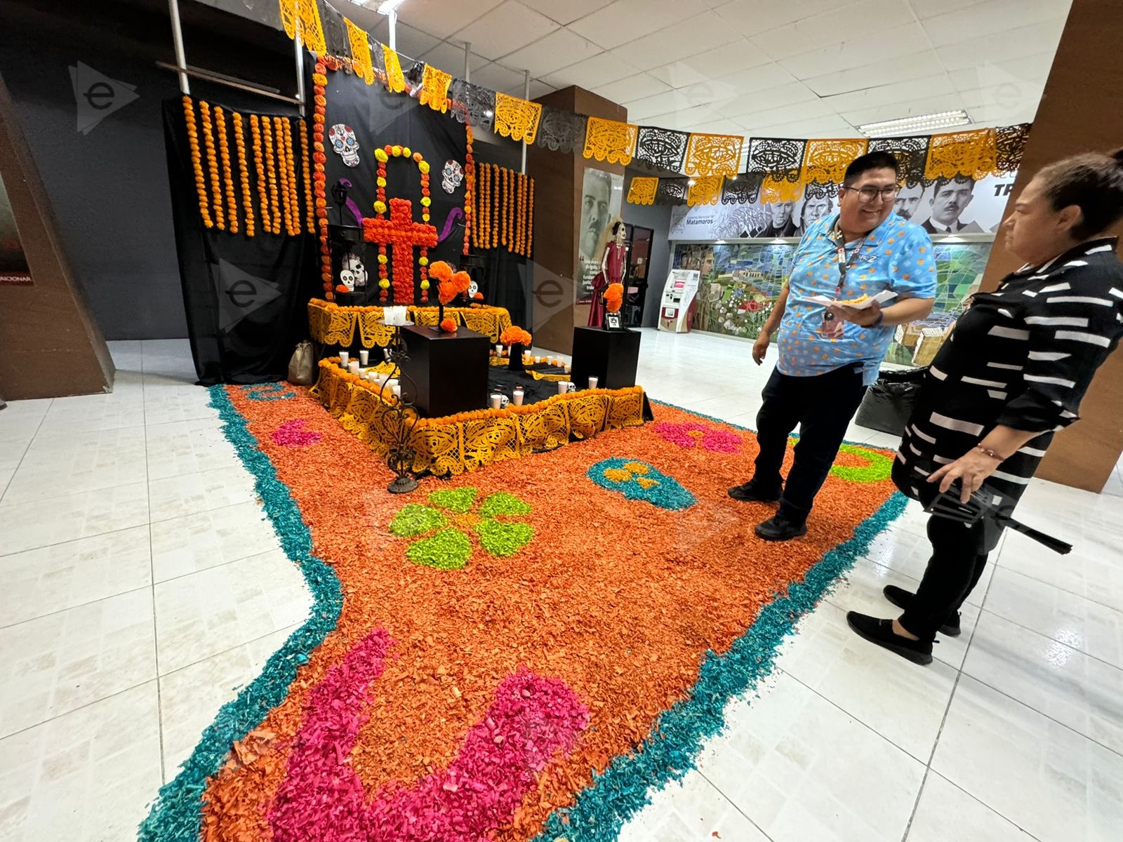 Elaboran altar en presidencia