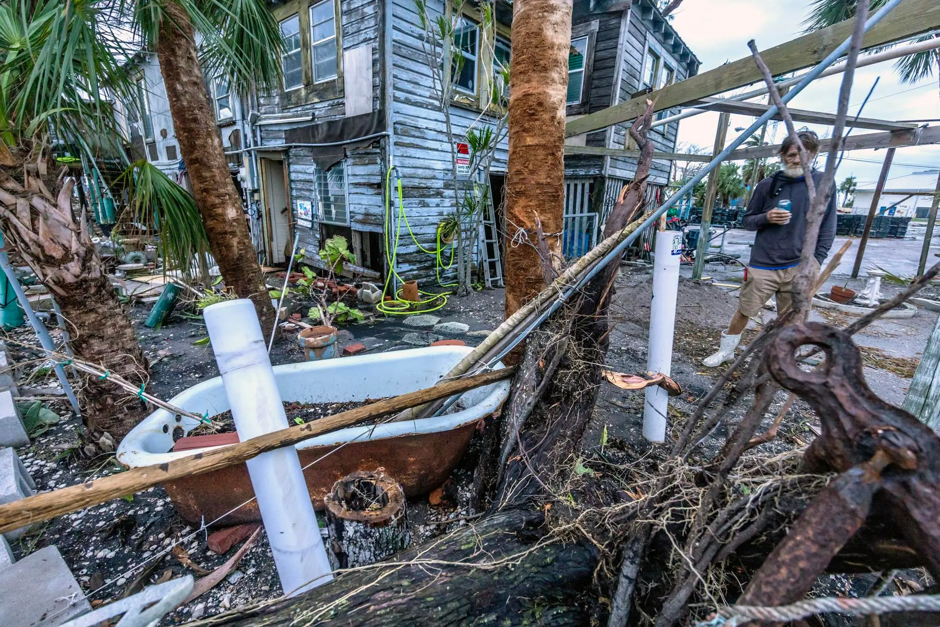 Aumentan a cuatro los muertos por “Milton”, que sale ya de la península de Florida