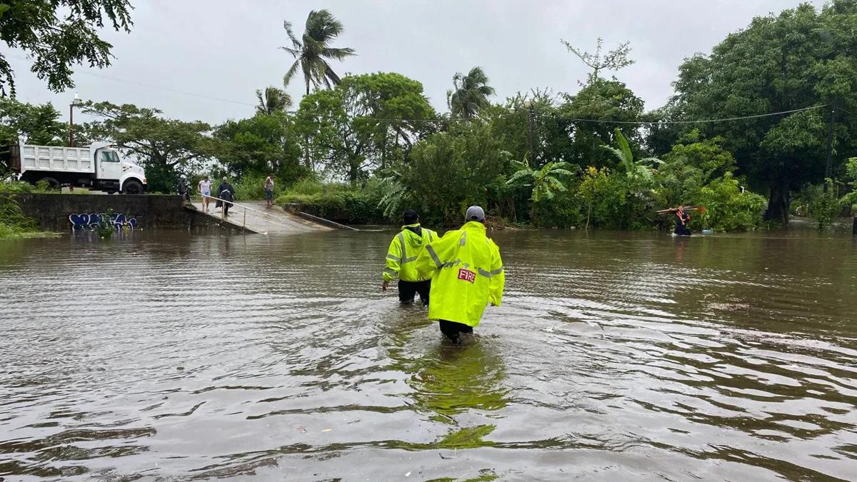 Lluvias dejan dos muertos y un desaparecido en Veracruz